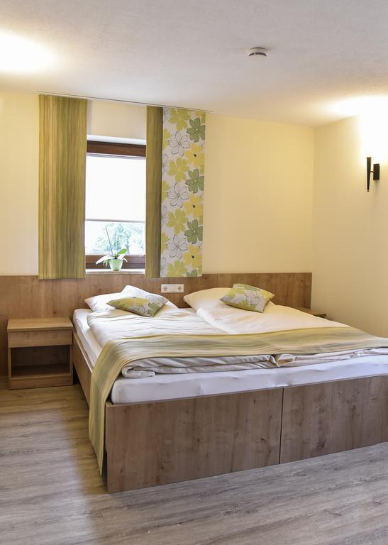 Landhotel Zum Adler Oberbechingen Esterno foto