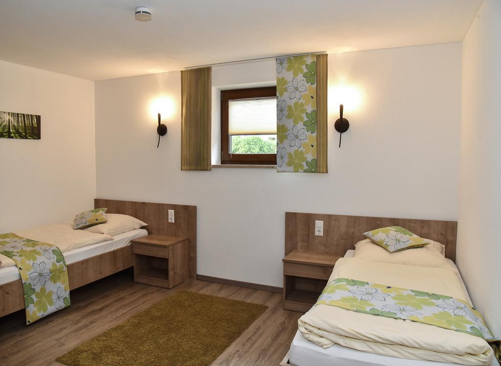 Landhotel Zum Adler Oberbechingen Esterno foto