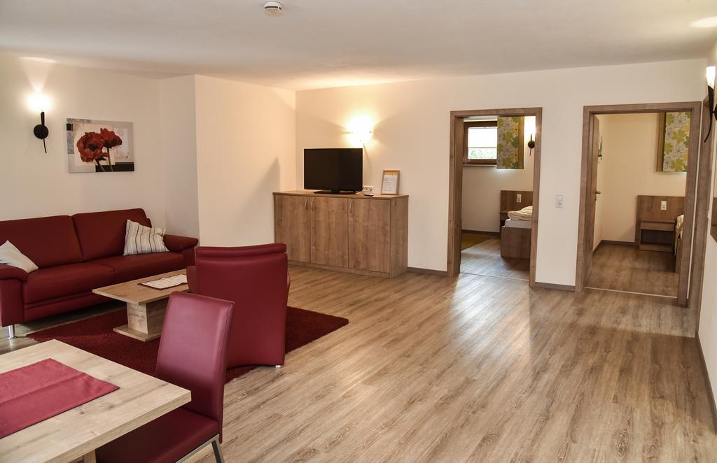 Landhotel Zum Adler Oberbechingen Esterno foto