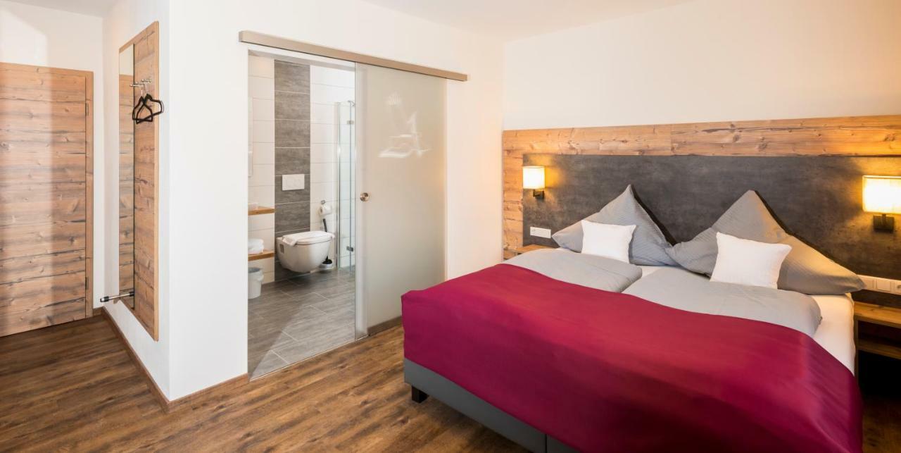 Landhotel Zum Adler Oberbechingen Esterno foto
