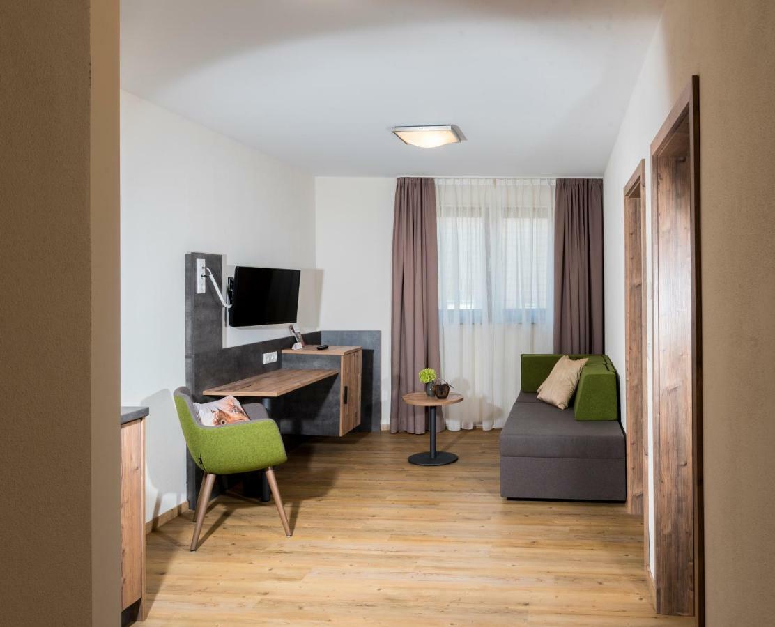 Landhotel Zum Adler Oberbechingen Esterno foto