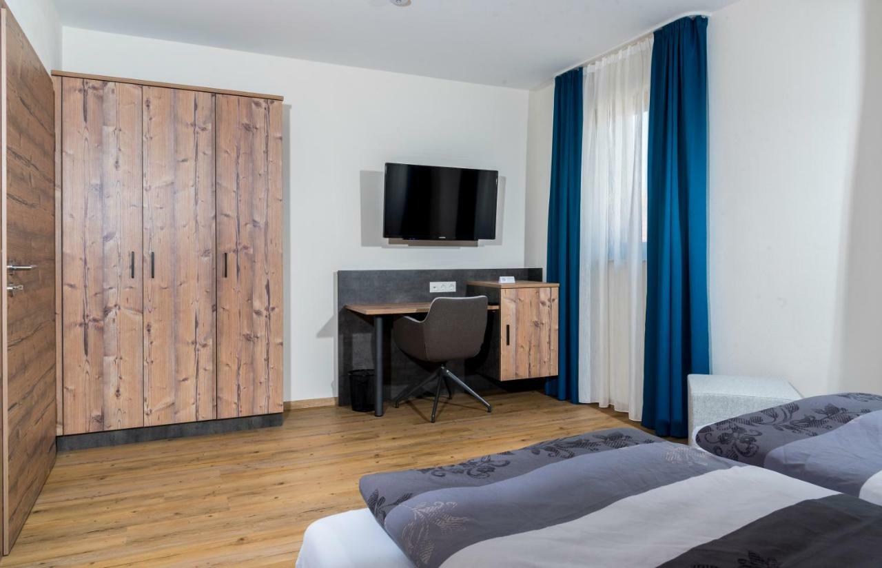 Landhotel Zum Adler Oberbechingen Esterno foto